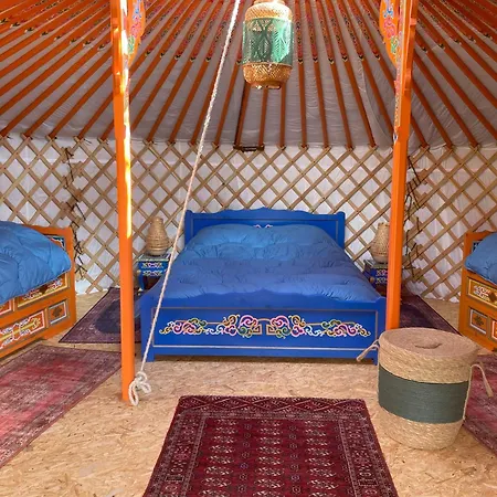 La Yourte De La Mariotte * Montredon (Lot)