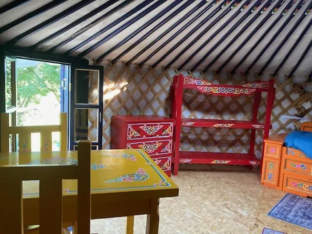 La Yourte De La Mariotte * Montredon (Lot)